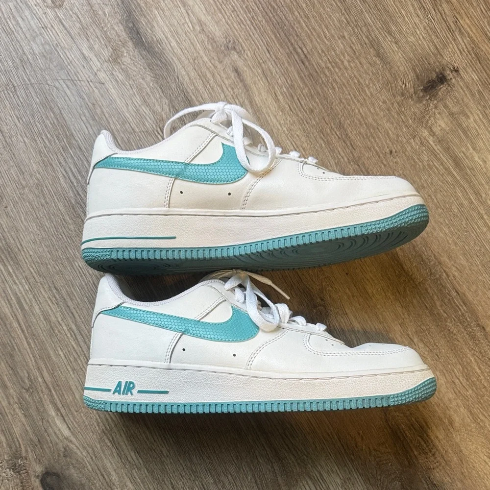 Nike White and Teal Athletic Shoes - Picture 4 of 6